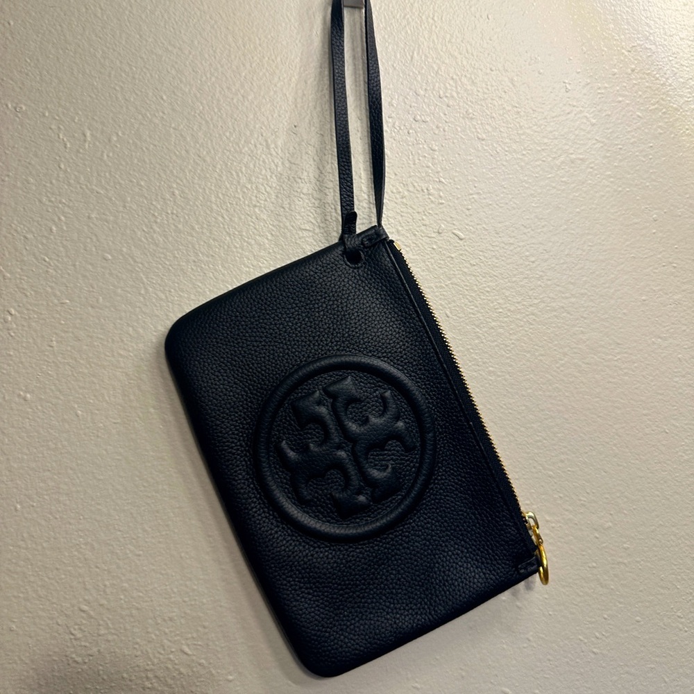 Tory Burch Wristlet in Black